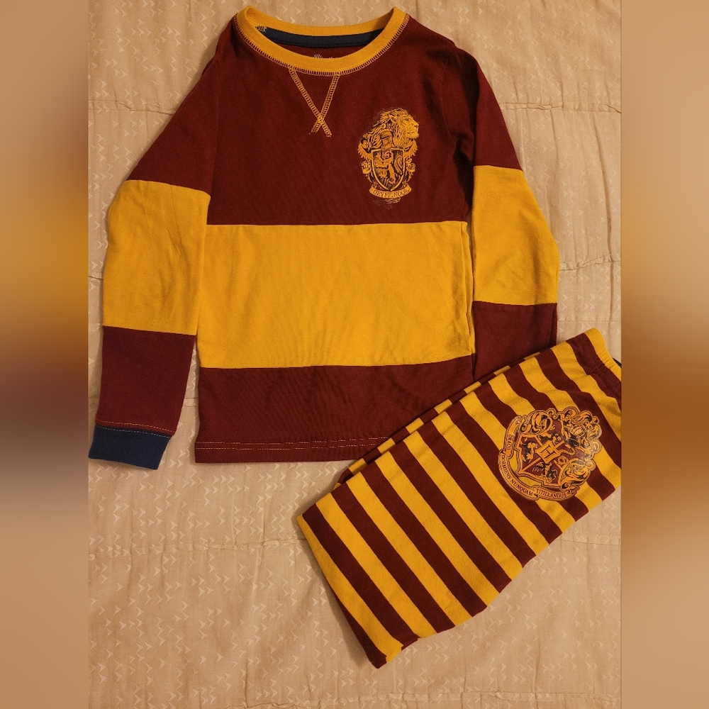 4/5T Kids Gryffindor Pajama Set